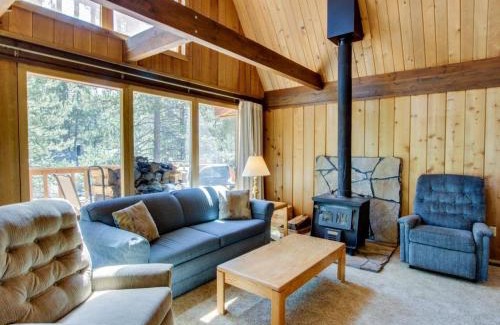 Overlook Park House | Discover 3 Lofty Lane: Pet-Friendly Retreat with Pool