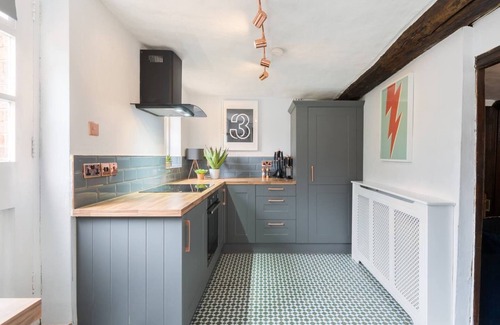 City Centre House | Historic 3 Masons Court: A Guest Favorite Near Shakespeare