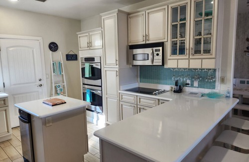 Greenehaven House | Elegant Master Suites with Lake Powell Views and Pool Access