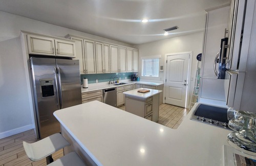 Greenehaven House | Elegant Master Suites with Lake Powell Views and Pool Access