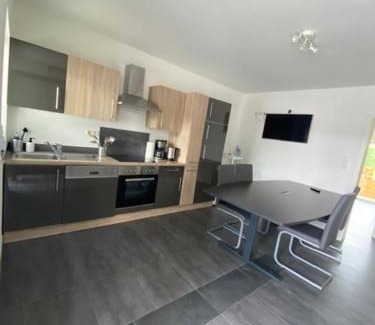 Gau-Weinheim Apartment | Comfortable Mehrbettzimmer with Kitchen for Workers