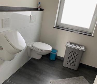 Gau-Weinheim Apartment | Comfortable Mehrbettzimmer with Kitchen for Workers