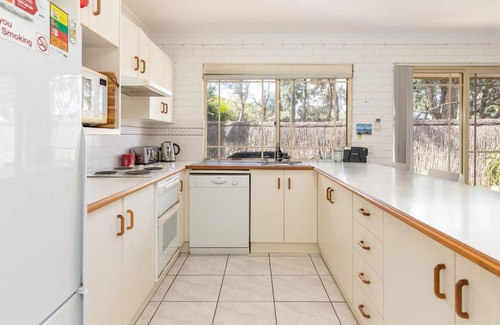 Boomerang Beach House | Highly Rated Family-Friendly Stay at 3 Melaleuca