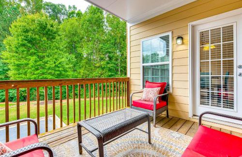 Milton House | 3 Mi to Avalon Townhome with Balcony in Alpharetta!