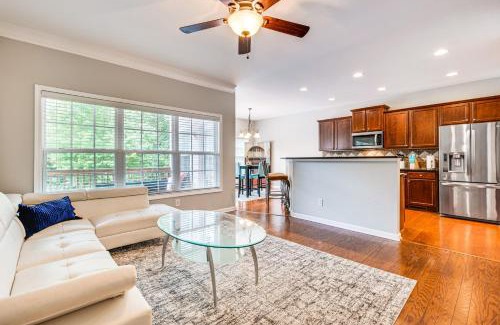 Milton House | 3 Mi to Avalon Townhome with Balcony in Alpharetta!