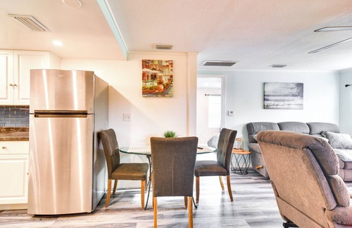 Seminole Apartment | Stylish Seminole Apartment with Yard Near Beautiful Beaches