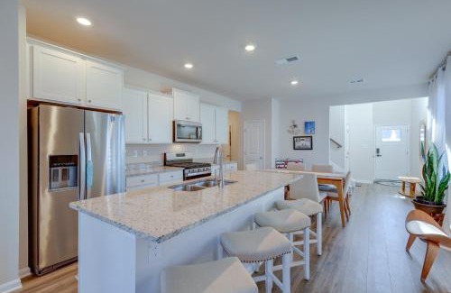 Ocean View House | Ocean View Townhome with Pool - 10/10 Guest Rated!
