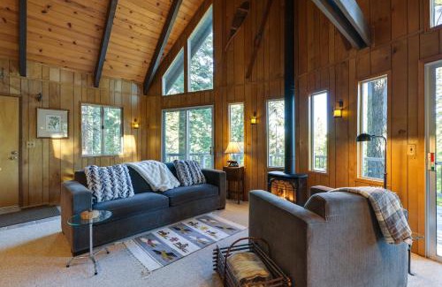 Arnold House | Inviting Arnold Cabin - 3 Miles from Big Trees State Park!