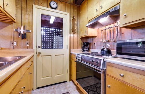 Arnold Cabin | Charming Arnold Cabin Near Big Trees State Park