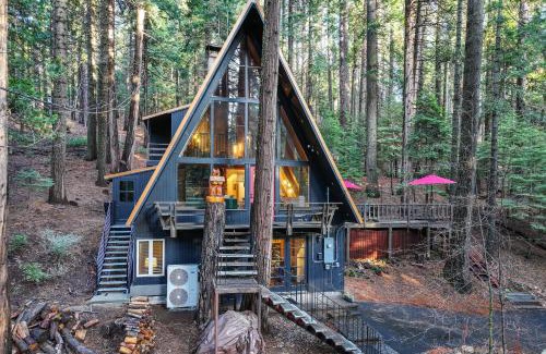 Dorrington House | Cozy Pet-Friendly Arnold Cabin with Deck and EV Charger