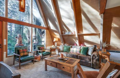 Dorrington House | Cozy Pet-Friendly Arnold Cabin with Deck and EV Charger
