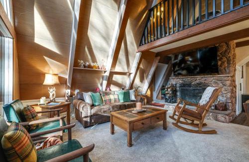 Dorrington House | Cozy Pet-Friendly Arnold Cabin with Deck and EV Charger