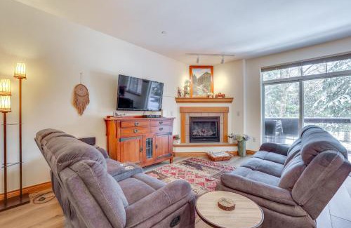 Willow Grove Apartment | Modern Silverthorne Condo with Hot Tub & River Access