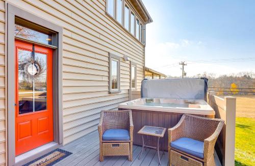 Mount Joy House | 3 Mi to Dtwn Charming Farmhouse in Mount Joy!