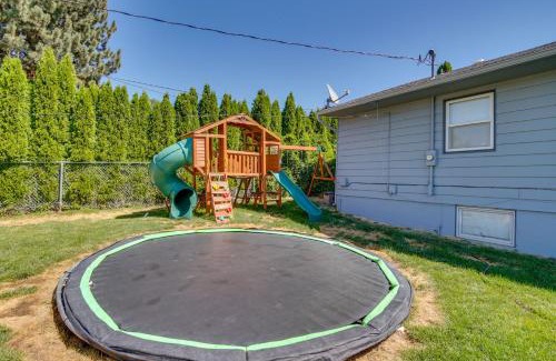 Yakima House | Relaxing Yakima Home with Seasonal Pool and Hot Tub