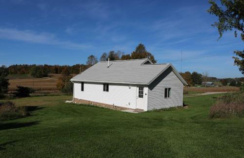 Central Lake House | Pet-Friendly Central Lake Cottage Near Beautiful Beaches