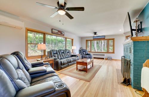 Onalaska House | 3 Mi to Lake Onalaska Quaint Home with Prairie View