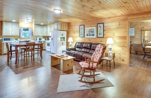 Fort Payne Cottage | Tranquil Cabin Retreat by Little River Canyon