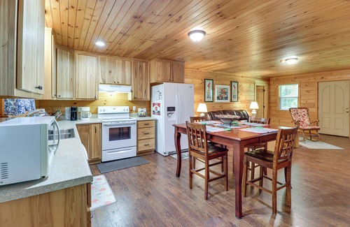 Fort Payne Cottage | Tranquil Cabin Retreat by Little River Canyon