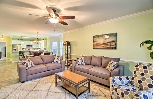 Central Myrtle Beach Apartment | Cozy Myrtle Beach Condo with Pool Access - 3 Miles to Shore