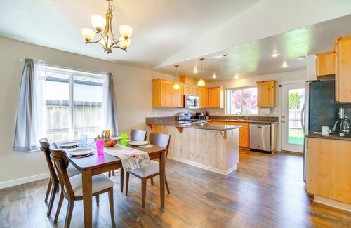 Grants Pass House | 3 Mi to Riverside Park: Grants Pass Getaway!