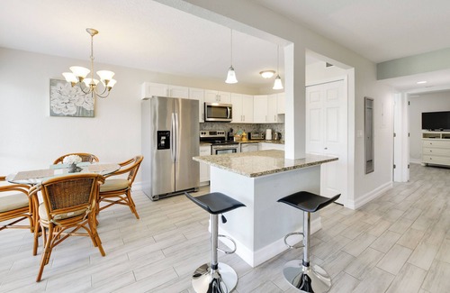 Gulf Gate Estates Condo | 3 Mi to Siesta Key Beach: Condo w/Heated Pool!