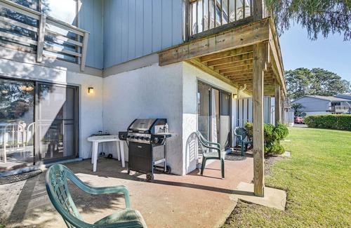 Myrtle Beach Apartment | Cozy Myrtle Beach Condo with Balcony - Steps to the Ocean!