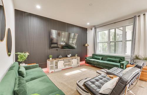 Bearss Plaza House | Pet-Friendly Family Retreat with Spacious Yard in Lutz