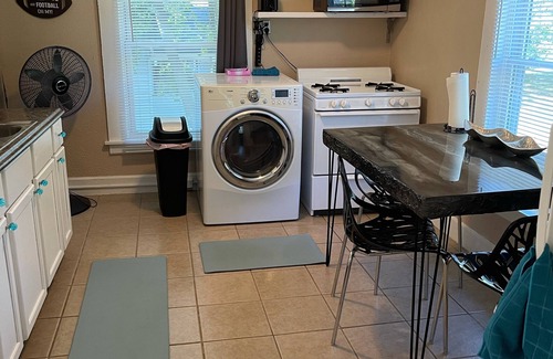 Lansing House | Convenient 2 Bedroom Stay Near MSU, Downtown & Pet Friendly