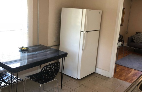 Lansing House | Convenient 2 Bedroom Stay Near MSU, Downtown & Pet Friendly