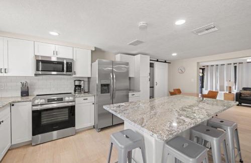 Ozona House | Relaxing Retreat near Honeymoon Island with Pool & Firepit