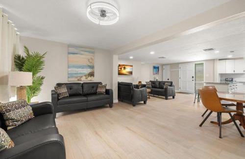 Ozona House | Relaxing Retreat near Honeymoon Island with Pool & Firepit