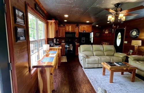 Lynchburg Cabin | Perfect Getaway: 3 Miles to Jack Daniels Distillery