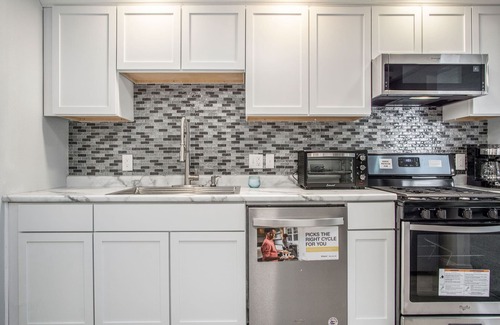 Mishawaka House | Convenient Stay Just 3 Miles from Notre Dame