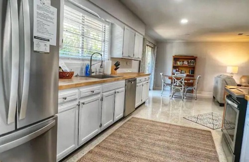 Jekyll Island Cottage | Beachside Escape: 3 Min Walk with Free Bikes & Amazing Amenities
