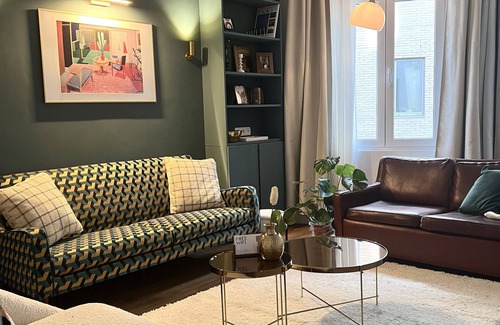 University District House | Cozy 3/4BR House: Steps from MEIR & Central Station