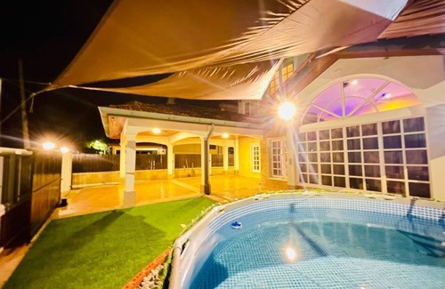 Batu Ferringhi House | Just 3 Minutes to the Beach with Family-Friendly Amenities