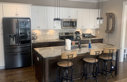 Parker House | Ideal Location: 3 Min to Downtown Greenville, 3bd/2.5ba
