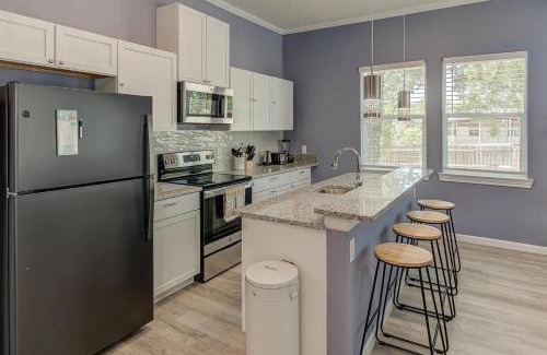 Brazos House | Prime Location: 3 Mins to Magnolia, Baylor & Downtown Waco