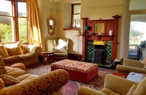 Lossiemouth House | 3 mins to gorgeous quiet beach, seaviews, large rooms with plenty of space