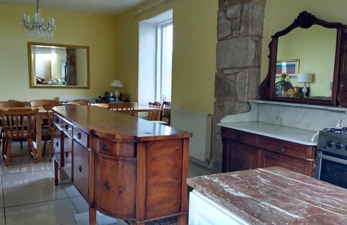 Lossiemouth House | 3 mins to gorgeous quiet beach, seaviews, large rooms with plenty of space