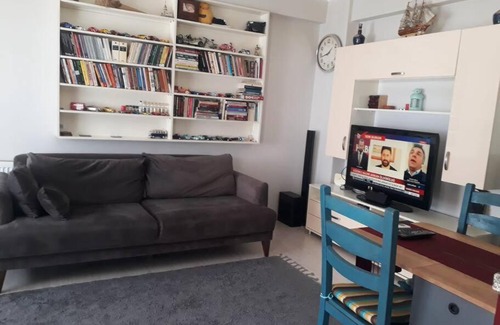 Canakkale Apartment | Convenient Getaway: 3 Mins to Beaches & City Center