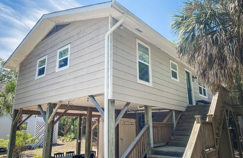 Edisto Island House | Edisto Treehouse: Pet-Friendly Retreat Steps from the Beach