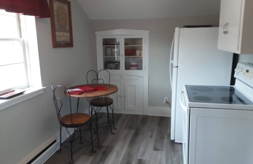 Harbert House | Bike to Community Beach: Family-Friendly with Hot Tub