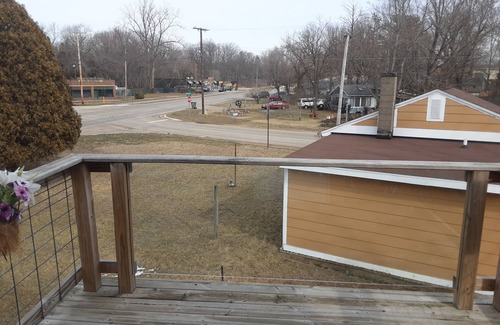Harbert House | Bike to Community Beach: Family-Friendly with Hot Tub