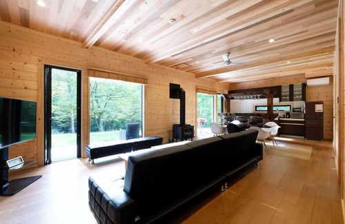 Kitasaku-gun Villa | Convenient Log House Retreat Just 3 Minutes from Karuizawa IC