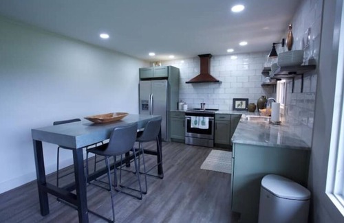 Sparta House | Adventure Awaits: 3 Min to Hiking, Kayaking & Waterfalls!