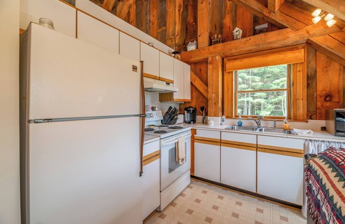 Sunday River Area Apartment | Convenient Access to Ski Lifts & Ocean Views Await You!
