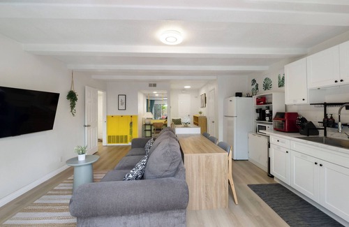 Costa Mesa House | Cozy King Bed with Garden View Near Disneyland and Knott Berry