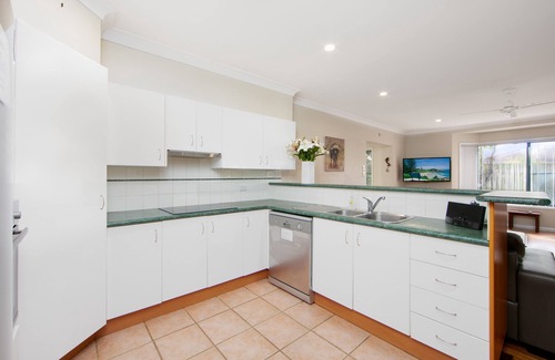 Yamba House | Ideal Stay Steps from Pet-Friendly Pippi Beach & Town